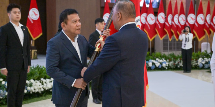 Jenderal TNI (Purn) Muhammad Herindra (kiri) saat dilantik menjadi Ketua Umum Pengurus Besar Esports Indonesia (PB ESI) masa bakti 2026–2030. (Foto: Dok. PB ESI) Jenderal TNI (Purn) Muhammad Herindra (kiri) saat dilantik menjadi Ketua Umum Pengurus Besar Esports Indonesia (PB ESI) masa bakti 2026–2030. (Foto: Dok. PB ESI)